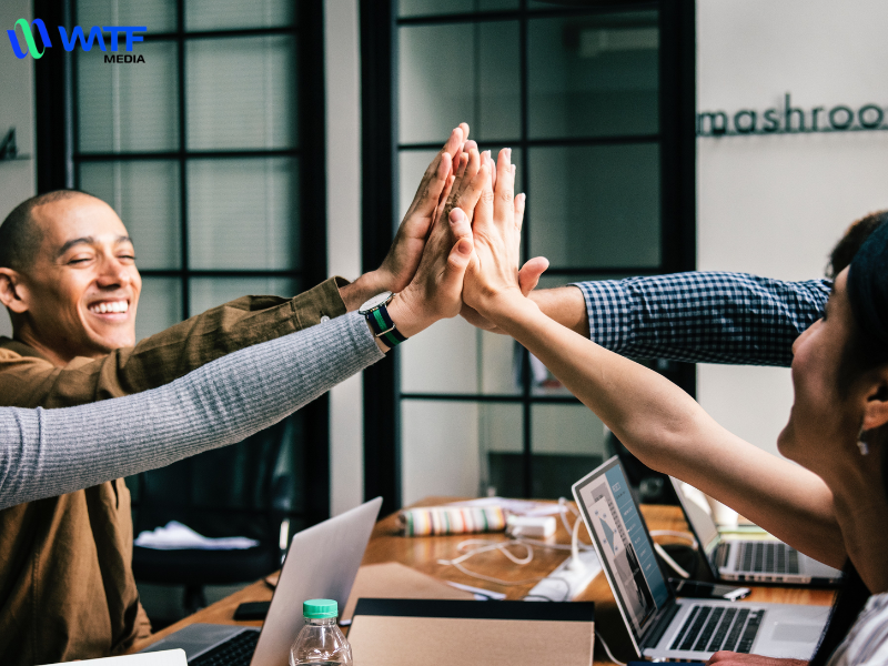 SEO Leader Là Gì? Vai Trò Của SEO Leader 3 SEO Leader đóng vai trò quan trọng việc là cầu nối kết nối các thành viên trong team để tạo nên sự gắn kết trong công việc