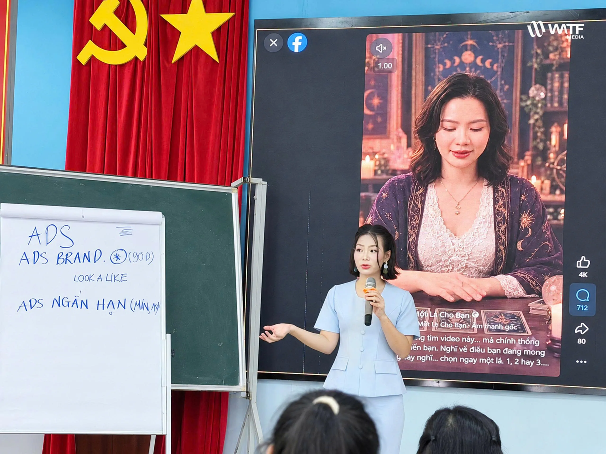 Vai trò diễn giả cho thấy chị Khả Vân quan tâm đến tư duy kinh doanh, quản trị con người và thực thi chiến lược. Vai trò diễn giả cho thấy chị Khả Vân quan tâm đến tư duy kinh doanh, quản trị con người và thực thi chiến lược.