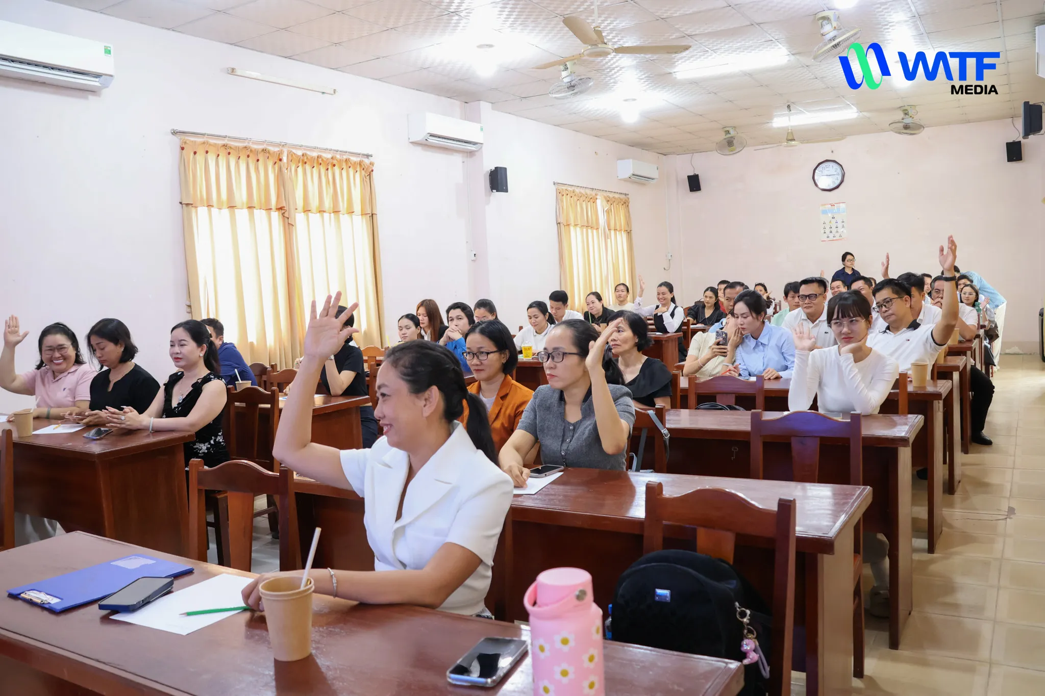 Sự chia sẻ chân thành, hữu ích đã tạo nên những kết nối và lan tỏa tri thức sau chương trình. Sự chia sẻ chân thành, hữu ích đã tạo nên những kết nối và lan tỏa tri thức sau chương trình.