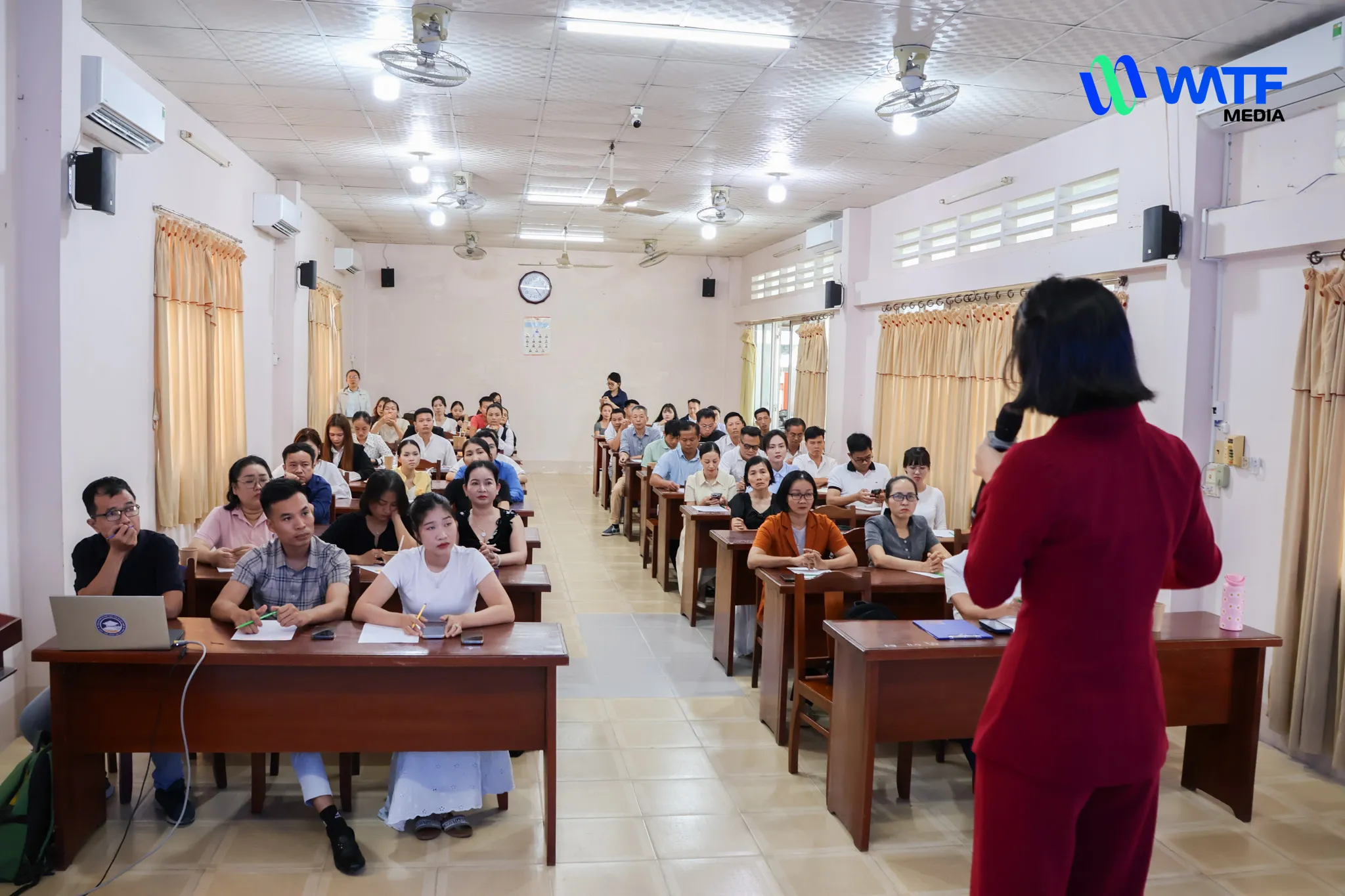 Ms Khả Vân chân thành chia sẻ những góc nhìn đúc kết từ trải nghiệm thực tế cùng đội ngũ. Ms Khả Vân chân thành chia sẻ những góc nhìn đúc kết từ trải nghiệm thực tế cùng đội ngũ.