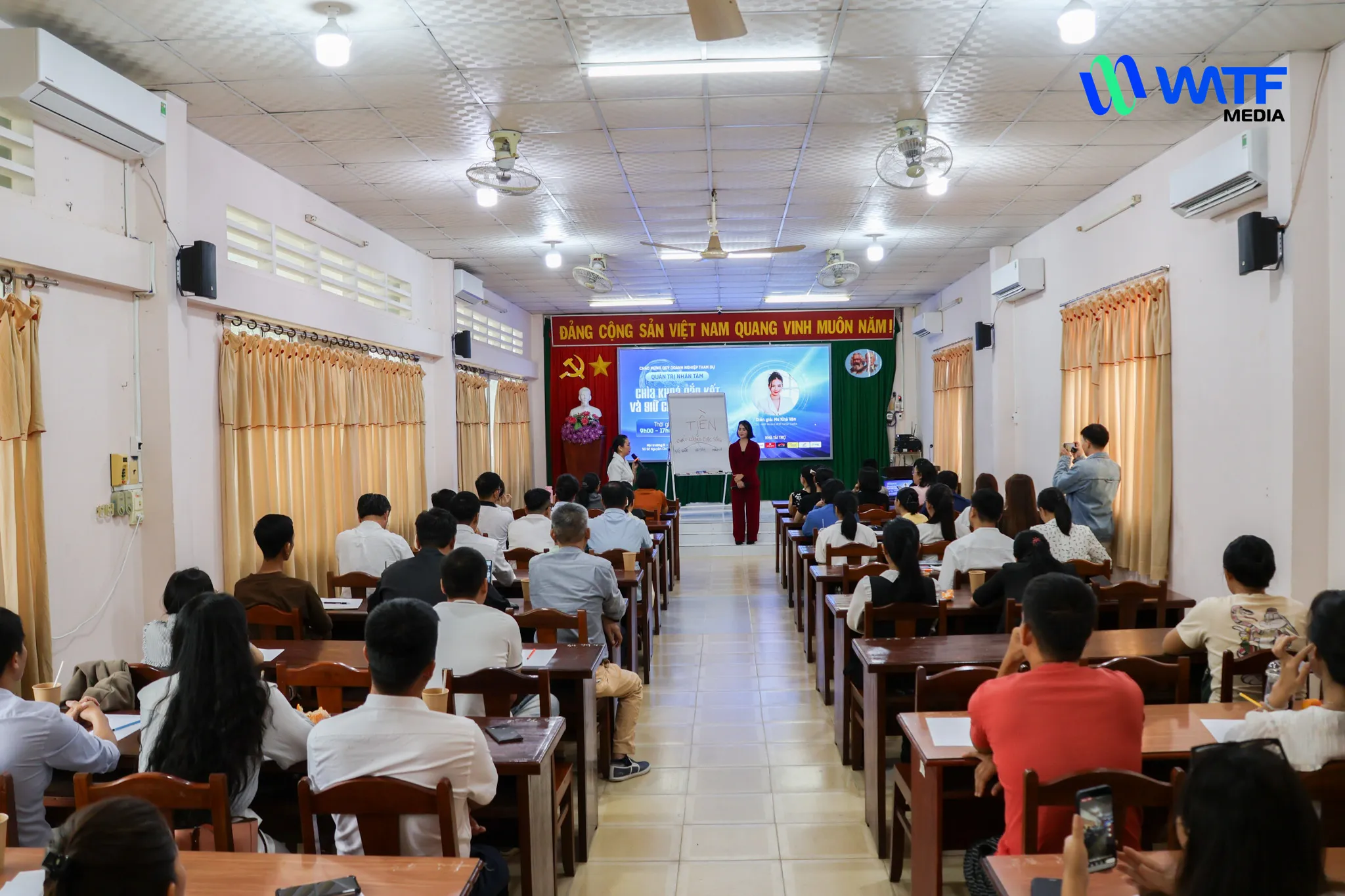 Giám đốc WATF Media lan tỏa các giá trị quản trị nhân văn bền vững hướng về con người đến doanh nghiệp. Giám đốc WATF Media lan tỏa các giá trị quản trị nhân văn bền vững hướng về con người đến doanh nghiệp.